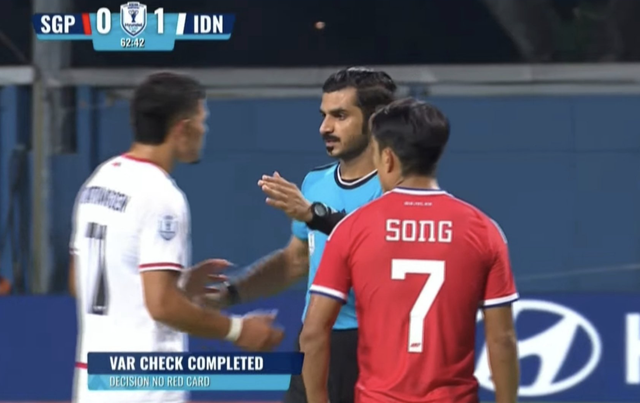 VAR đảo ngược thẻ đỏ, 30 năm trắng tay tại ASEAN Cup- Ảnh 1.
