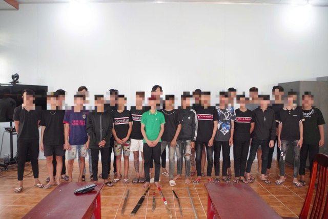 Xử l&yacute; 30 thanh thiếu ni&ecirc;n mang hung kh&iacute; đi giải quyết m&acirc;u thuẫn ở Cần Thơ - Ảnh 1.