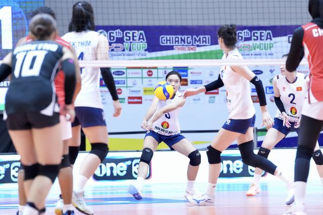 Thua tiếp Philippines, b&oacute;ng chuyền nữ Việt Nam nguy cơ trắng tay chặng 2 SEA V.Cup - Ảnh 1.