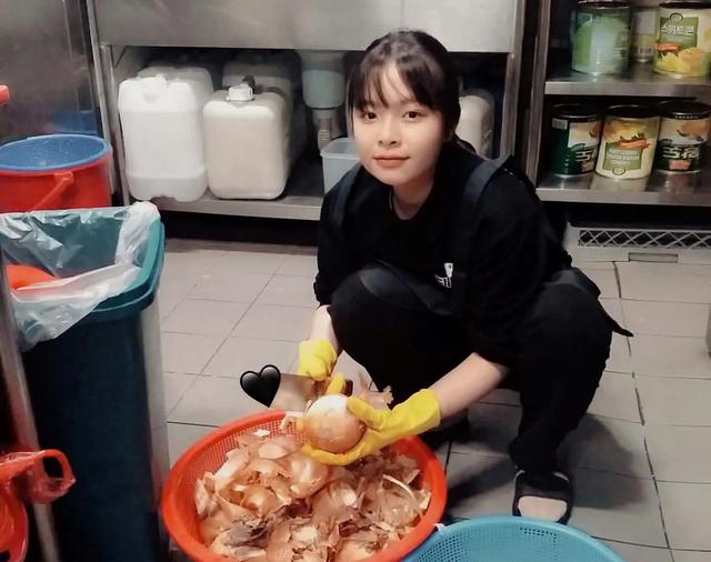 Mượn bố mẹ 300 triệu đồng đi du học... - Ảnh 1.