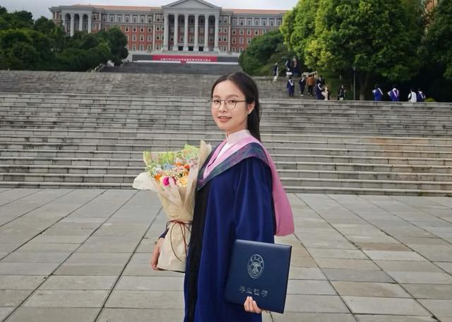Mượn bố mẹ 300 triệu đồng đi du học... - Ảnh 2.