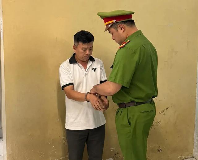 Bắt trưởng ban quản lý lừa đảo bán căn hộ tái định cư hơn 2,1 tỉ đồng- Ảnh 1.