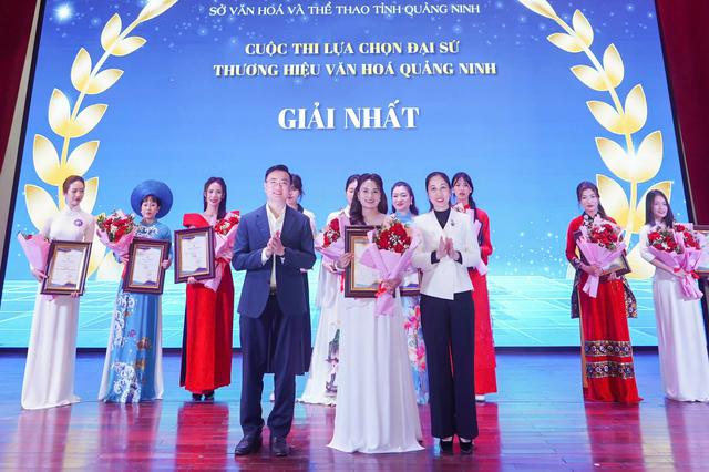 'Càng học tôi càng thấy mình nhỏ bé'- Ảnh 2.