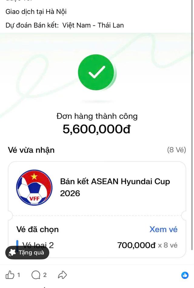 &lsquo;Chợ đen&rsquo; tấp nập, v&eacute; b&aacute;n kết xem đội tuyển Việt Nam đắt như t&ocirc;m tươi- Ảnh 2.
