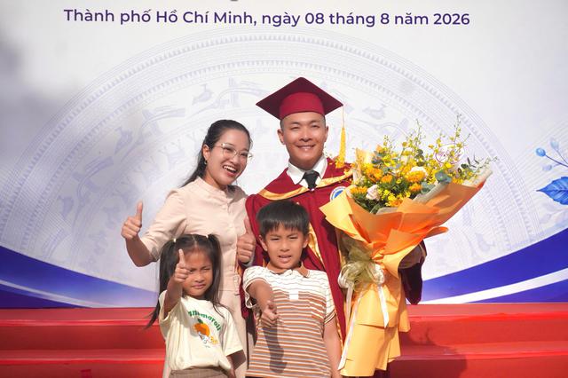 Nghệ sĩ xiếc Quốc Cơ tốt nghiệp thạc sĩ ở tuổi 42- Ảnh 3.