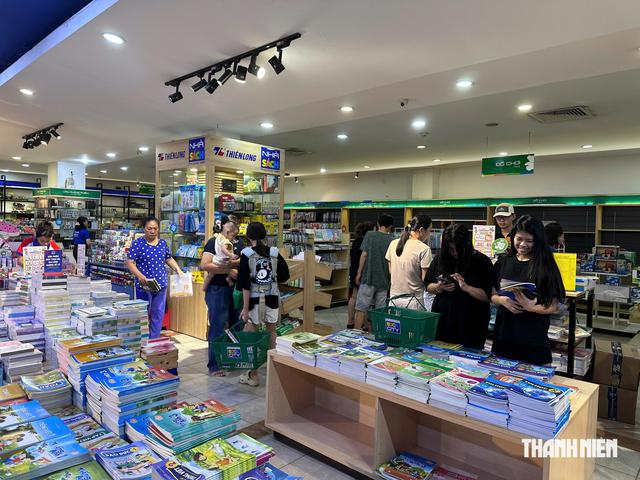 Nhà sách Phương Nam - Phú Thọ sắp khép lại hành trình sau 44 năm- Ảnh 4.