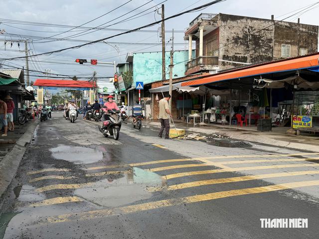 Đường mới sửa đã hư... giờ sửa tiếp- Ảnh 1.