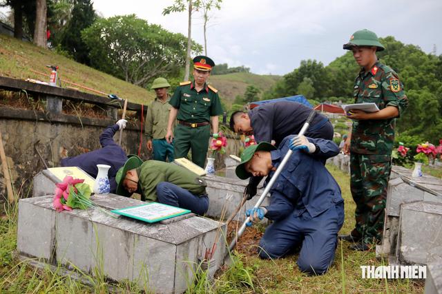 Hà Tĩnh: Hoàn thành lấy mẫu ADN 774 mộ liệt sĩ chưa biết tên - Ảnh 1.