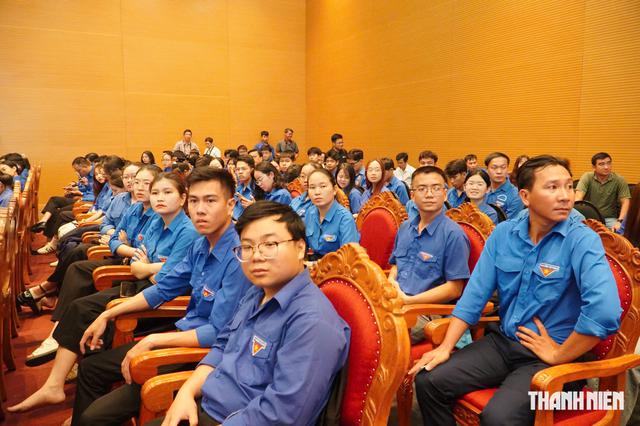Chủ tịch tỉnh Gia Lai mong thanh niên đừng chỉ 'xin con cá' - Ảnh 1.