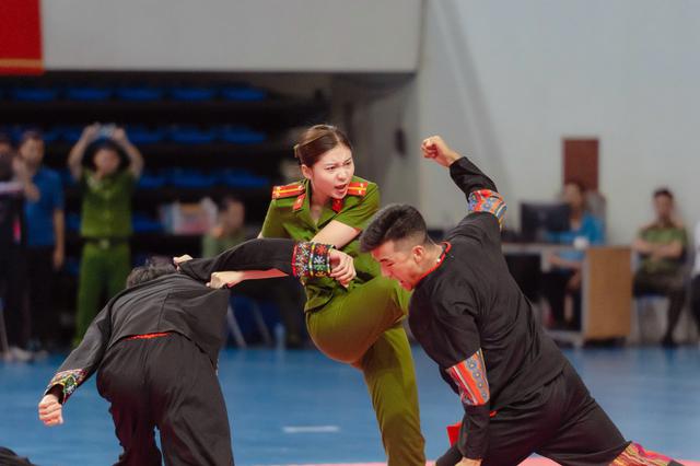 Cô gái được gọi là ‘bông hồng đả nữ’ gây chú ý - Ảnh 4.