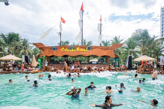 Columbo Beach: Tâm điểm giải trí mới của bạn bè năm châu tại phố Tây An Thượng- Ảnh 2.