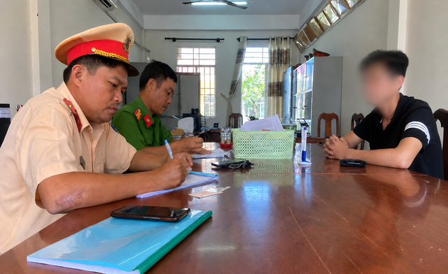 Thanh niên chạy xe máy vào cao tốc Cà Mau - Cần Thơ đi thăm bạn- Ảnh 1.