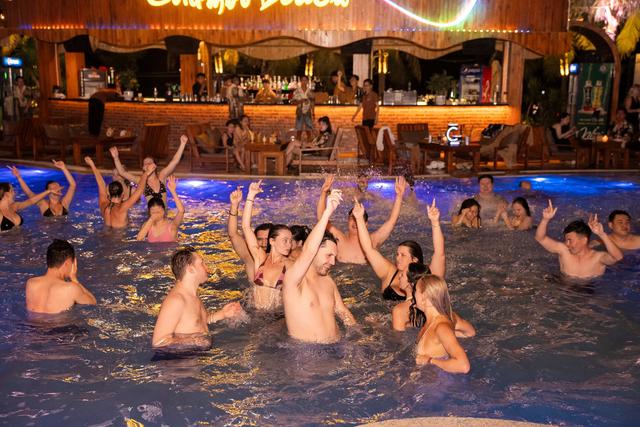 Columbo Beach: Tâm điểm giải trí mới của bạn bè năm châu tại phố Tây An Thượng- Ảnh 4.