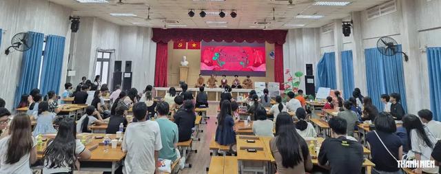 Một chương trình bất ngờ 'viral', cả trăm người 'săn' vé- Ảnh 1.