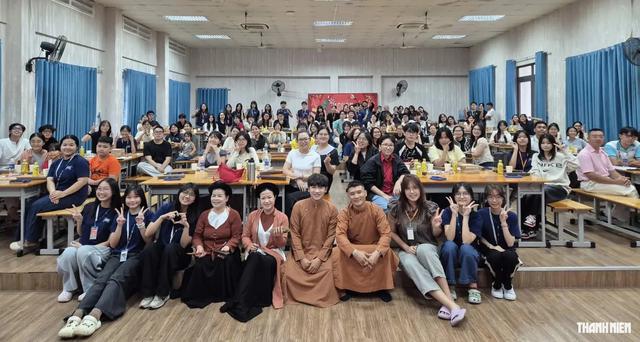 Một chương trình bất ngờ 'viral', cả trăm người 'săn' vé- Ảnh 7.