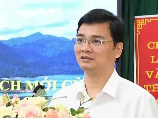 Giám đốc Sở GD-ĐT Tuyên Quang Vũ Đình Hưng bị tạm đình chỉ công tác- Ảnh 1.