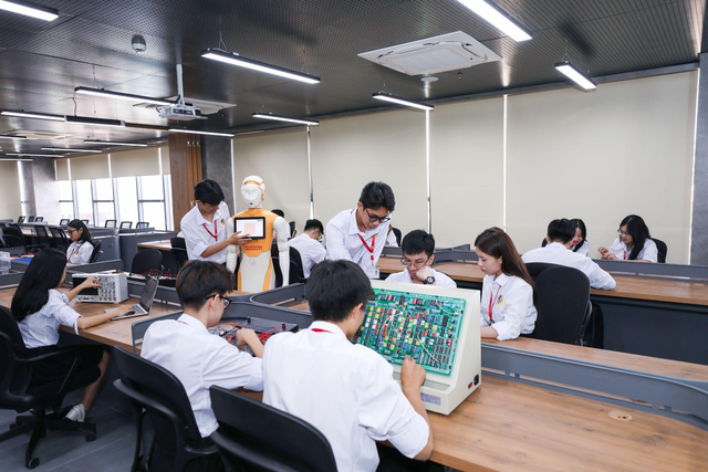 Sinh vi&ecirc;n SIU chinh phục học bổng thạc sĩ tại Newcastle University - Ảnh 2.