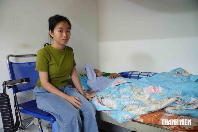 Mồ côi cha mẹ, nữ sinh nghèo lo giấc mơ đại học dang dở - Ảnh 1.