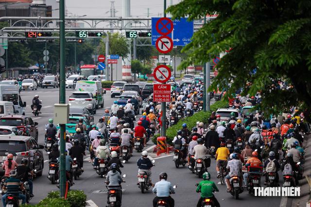 Camera giao th&ocirc;ng TP.HCM biết d&ograve;ng xe d&agrave;i bao nhi&ecirc;u, sắp &ugrave;n tắc ở đ&acirc;u - Ảnh 2.