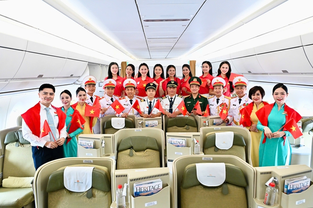 Giai điệu Quốc kh&aacute;nh vang l&ecirc;n ở độ cao 10.000 m&eacute;t tr&ecirc;n chuyến bay Vietnam Airlines- Ảnh 12.