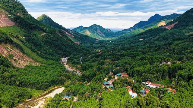 Người Cor mang họ B&aacute;c Hồ v&agrave; c&acirc;u chuyện g&igrave;n giữ tiếng chi&ecirc;ng- Ảnh 1.