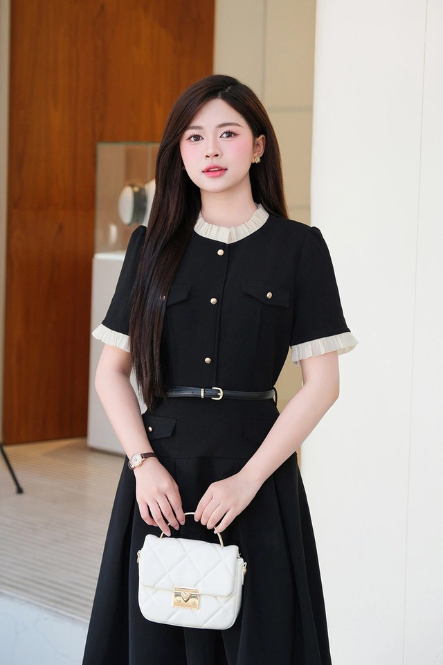 Đầm đen phối phụ kiện thế nào để không đơn điệu?- Ảnh 2.
