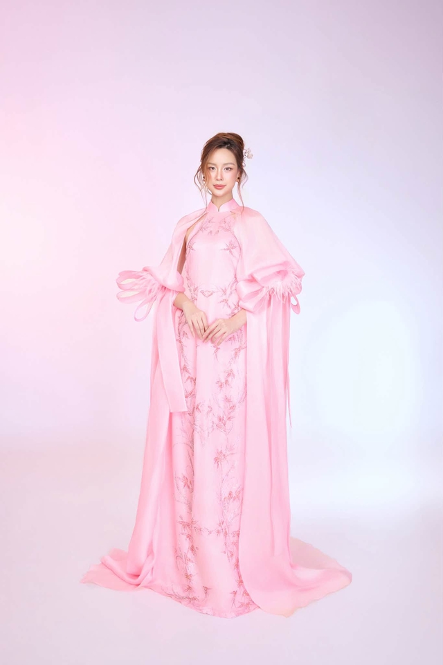 Chủ tịch Miss World Vietnam chi hơn 10.000 USD trong phiên đấu giá - Ảnh 3.