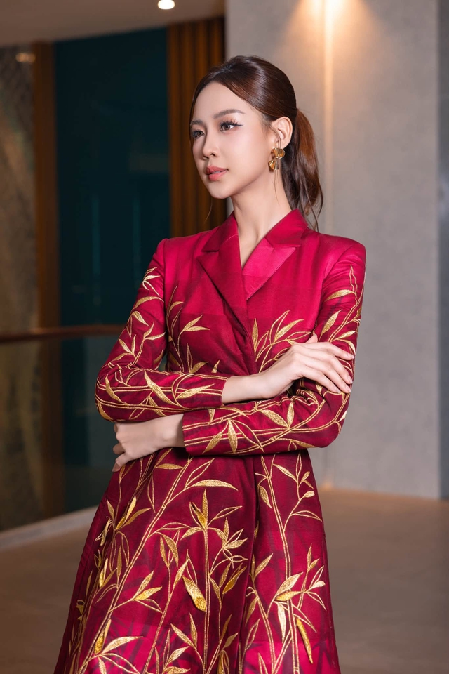 Chủ tịch Miss World Vietnam chi hơn 10.000 USD trong phiên đấu giá - Ảnh 2.