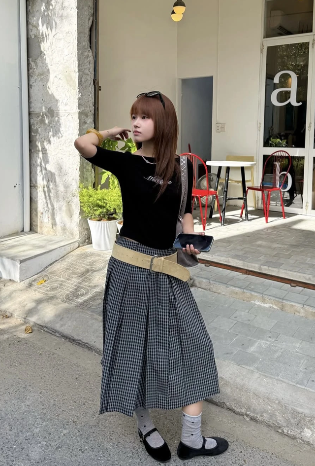 Chân váy phối thắt lưng retro vừa cổ điển vừa khác biệt- Ảnh 3.