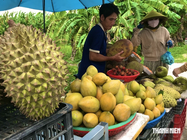 Buôn bán kiểu miền Tây: Bỏ lơ hàng hóa, một chục không bằng 10 - Ảnh 1.