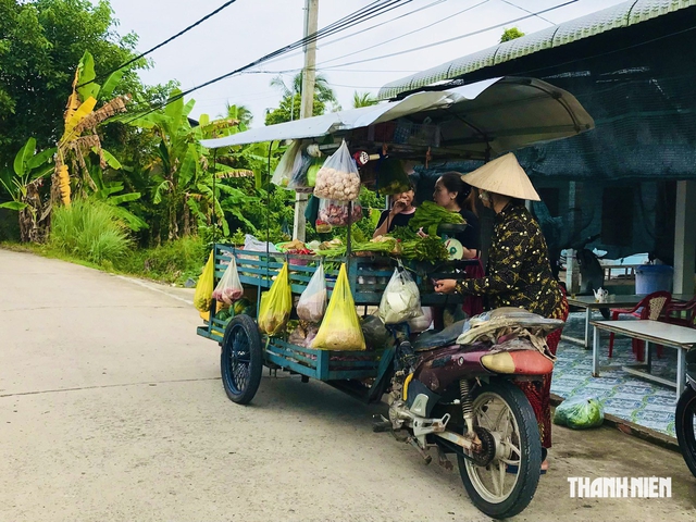 Buôn bán kiểu miền Tây: Bỏ lơ hàng hóa, một chục không bằng 10 - Ảnh 4.