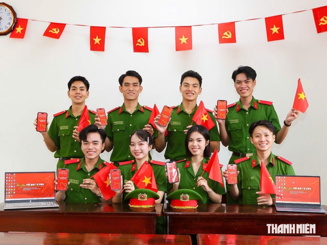 Quốc khánh 2.9, cờ Tổ quốc tung bay rực đỏ - Ảnh 12.