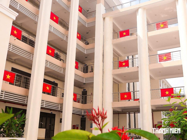 Quốc khánh 2.9, cờ Tổ quốc tung bay rực đỏ - Ảnh 5.