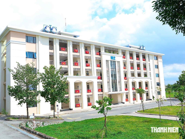 Quốc khánh 2.9, cờ Tổ quốc tung bay rực đỏ - Ảnh 2.