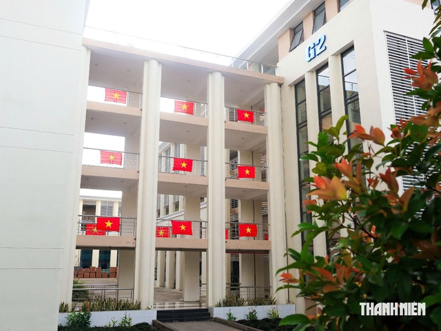 Quốc khánh 2.9, cờ Tổ quốc tung bay rực đỏ - Ảnh 9.