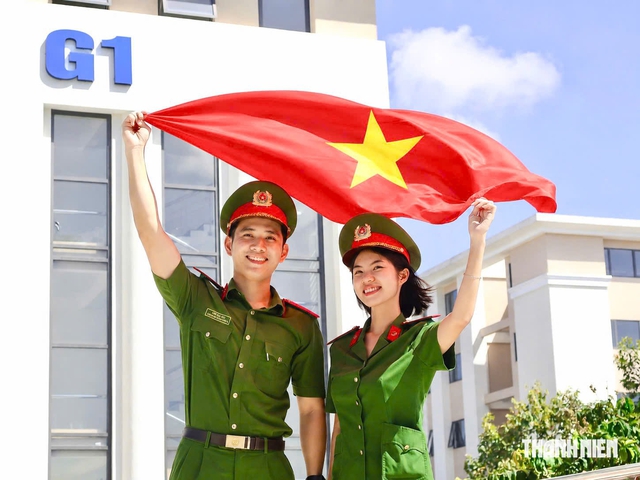 Quốc khánh 2.9, cờ Tổ quốc tung bay rực đỏ - Ảnh 15.