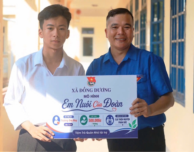 C&ocirc; học tr&ograve; vừa học vừa b&aacute;n c&agrave; ph&ecirc; v&agrave; điểm tựa từ 'Em nu&ocirc;i của Đo&agrave;n'- Ảnh 2.
