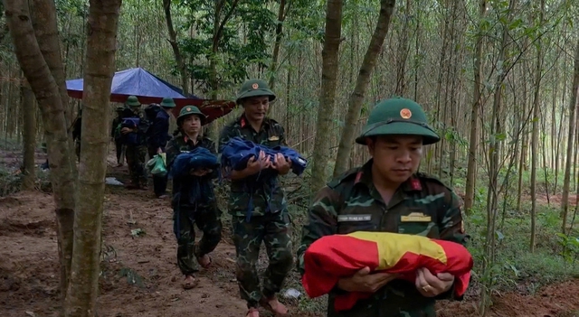 Phát hiện thêm 4 hài cốt liệt sĩ ở xã Dân Hoá cùng nhiều di vật- Ảnh 3.