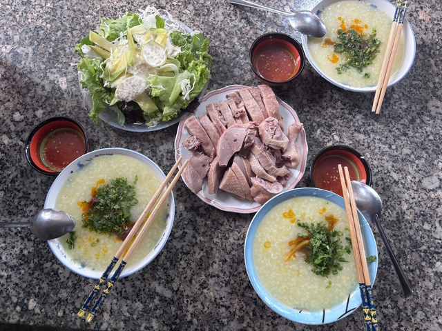 Tam Kỳ những quán cháo vịt đường phố - Ảnh 1.