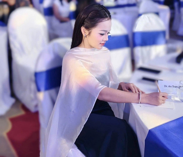B&aacute;c sĩ L&ecirc; Huyền Trang: H&agrave;nh tr&igrave;nh kiến tạo vẻ đẹp từ sự thấu hiểu - Ảnh 3.