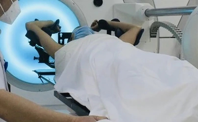 &lsquo;Bệnh nh&acirc;n xạ trị nhanh phải kẹp tiền v&agrave;o sổ&rsquo;: Bộ Y tế y&ecirc;u cầu x&aacute;c minh- Ảnh 1.