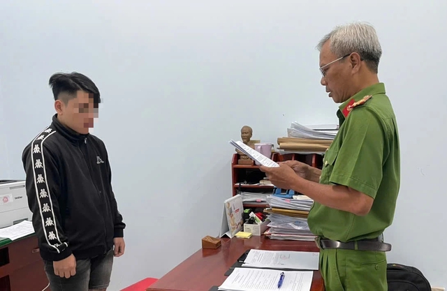 B&ecirc;nh bạn g&aacute;i bị tai nạn giao th&ocirc;ng, thanh ni&ecirc;n 18 tuổi d&iacute;nh tội 'giết người' - Ảnh 1.