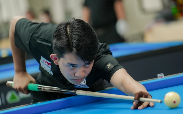Billiards: Trần Quyết Chiến h&ograve;a kịch t&iacute;nh Chi&ecirc;m Hồng Th&aacute;i, tiến s&aacute;t v&ograve;ng knock-out - Ảnh 2.