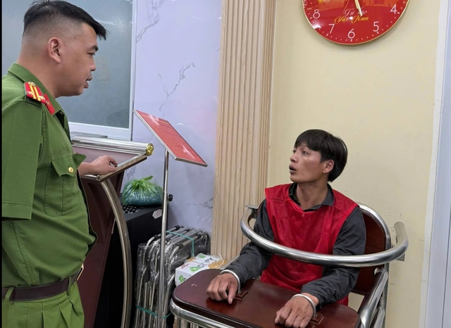 Đ&aacute;nh phụ nữ, cướp t&uacute;i x&aacute;ch ở c&ocirc;ng vi&ecirc;n 23.9 TP.HCM, nh&oacute;m nghi phạm bị bắt sau hơn 1 giờ- Ảnh 1.