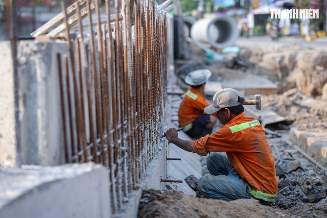 TP.HCM thiếu cục bộ nhân lực xây dựng khi nhiều siêu dự án đồng loạt triển khai - Ảnh 2.