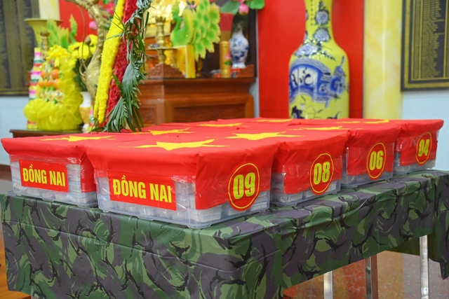 B&agrave;n giao 4.618 mẫu h&agrave;i cốt liệt sĩ ở th&agrave;nh phố Đồng Nai để gi&aacute;m định ADN - Ảnh 2.