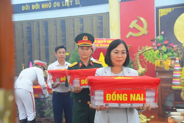 B&agrave;n giao 4.618 mẫu h&agrave;i cốt liệt sĩ ở th&agrave;nh phố Đồng Nai để gi&aacute;m định ADN - Ảnh 3.