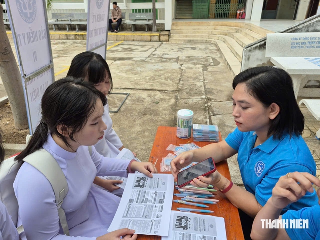 Khánh Hòa quyết tâm phủ 100% BHYT học sinh, sinh viên- Ảnh 1.