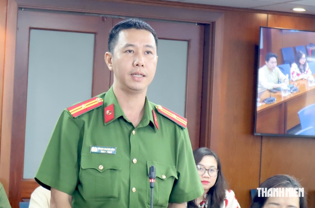 Một phường ở TP.HCM lắp camera phạt nguội lấn chiếm vỉa hè, lòng đường - Ảnh 2.