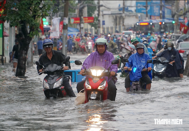 Mưa lớn kết hợp triều cường cao, Nam bộ nguy cơ ngập sâu nhiều nơi - Ảnh 1.